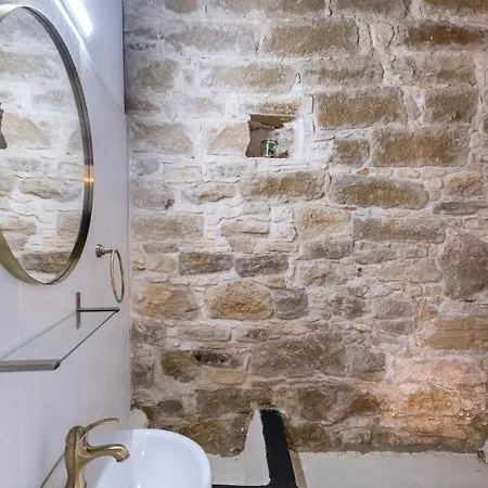 Aphrodite Traditional With Swimjacuzzi *